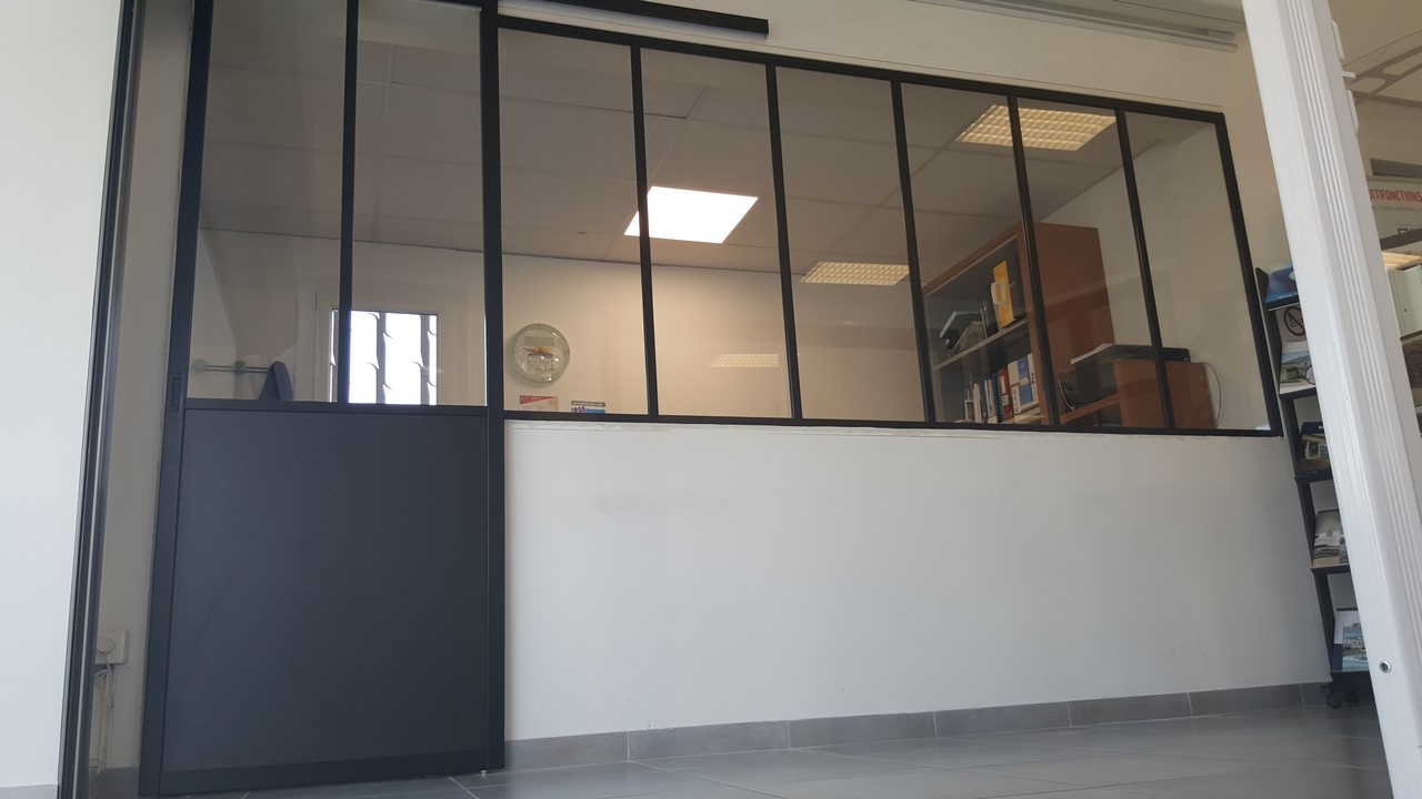 Verrière et porte coulissante type atelier